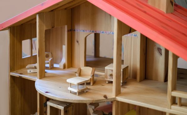 Doll House Assembly in Brick